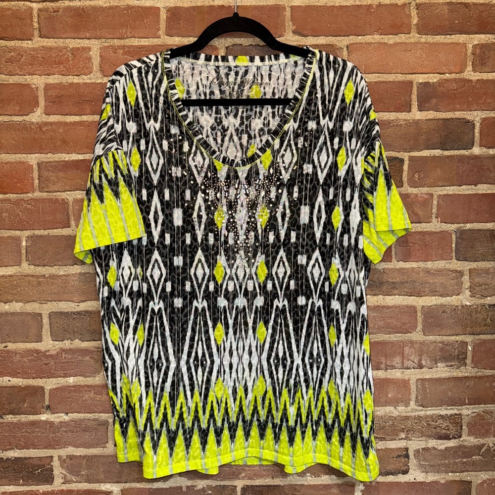 Stylish Women's Top in Black, White, and Yellow